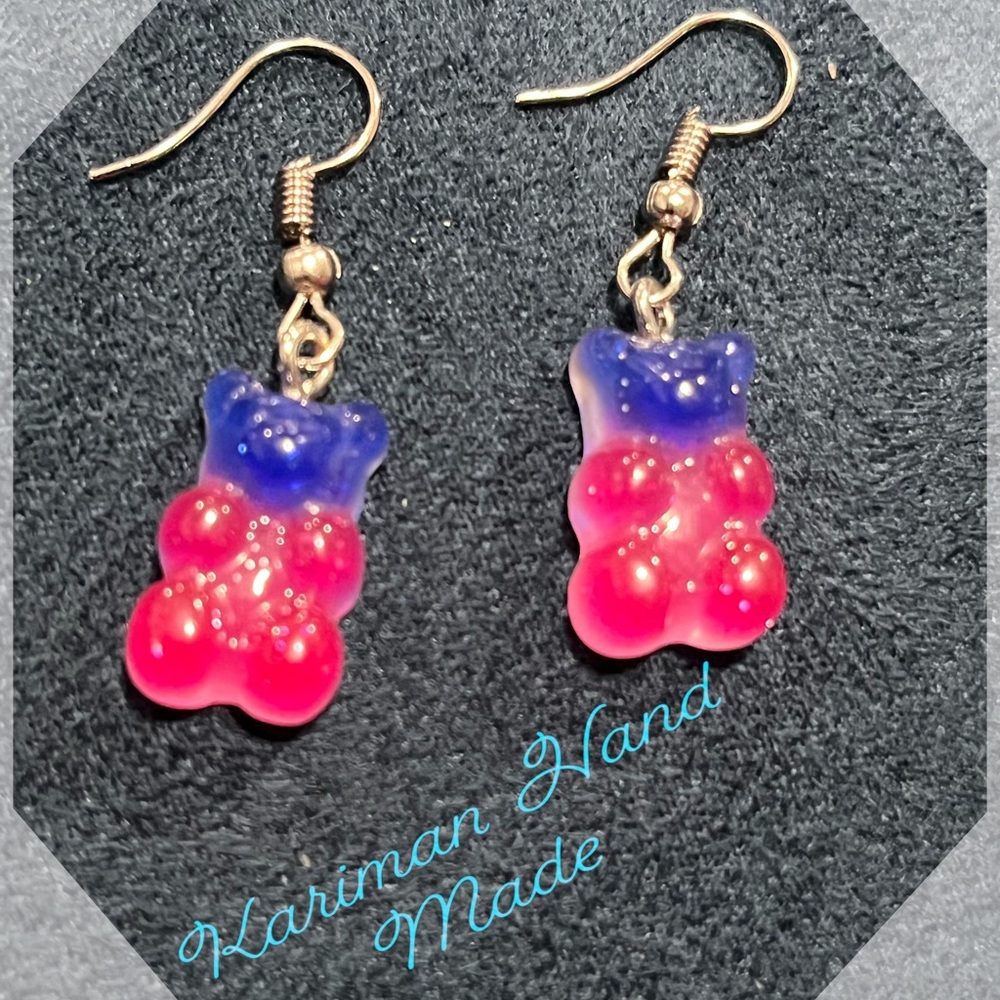 ‏Earrings that glow in the dark💎💎